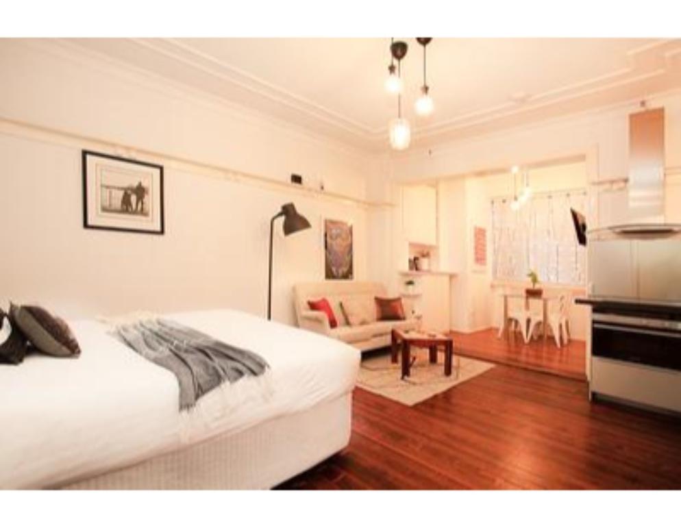 Renovated Art Deco Studio Minutes From The City - Casino Accommodation 0