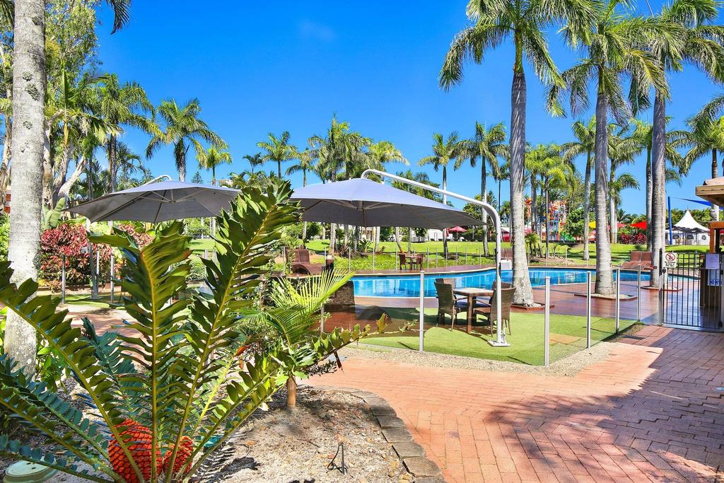 Resort Style - The Oasis Resort Villa 7, 2 Landsborough Pde - thumb 1