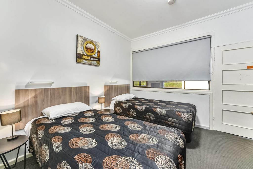 Rest Motels - Accommodation Airlie Beach