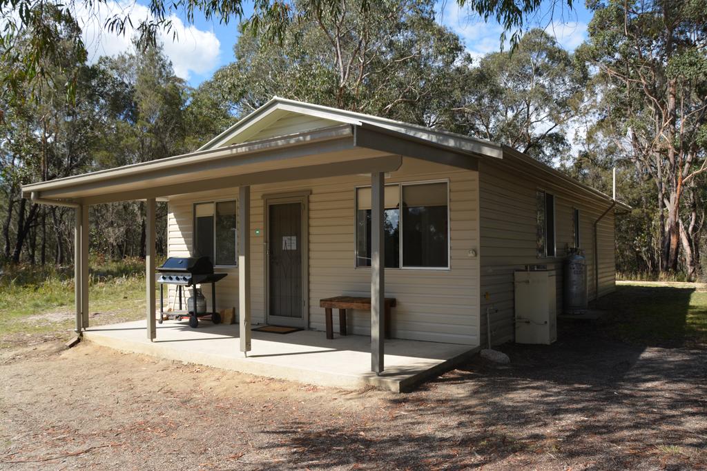 Robinsons Cabin - Inverell Accommodation 0