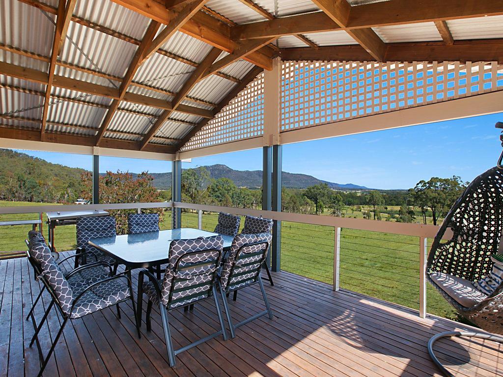 Rosamund House in Broke 4br House in walking distance to Cellar Doors - South Australia Travel
