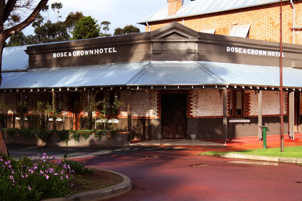 Rose  Crown Hotel - New South Wales Tourism 