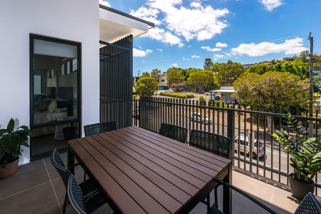 Round About Bulimba - Executive 3BR Bulimba Apartment Near Oxford St Shops And Restaurants - thumb 3