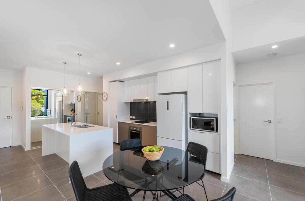 Round About Bulimba - Executive 3BR Bulimba Apartment Near Oxford St Shops And Restaurants - thumb 0