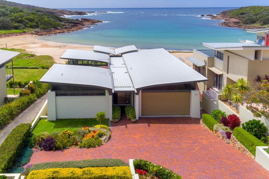 Sails on the Beachfront - Exclusive Seaside Home - New South Wales Tourism 