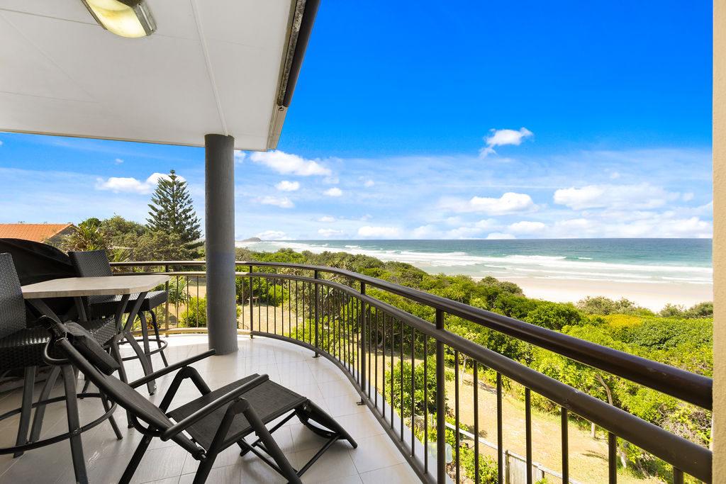 Shoreline Nine Penthouse With Ocean Views - Accommodation Airlie Beach