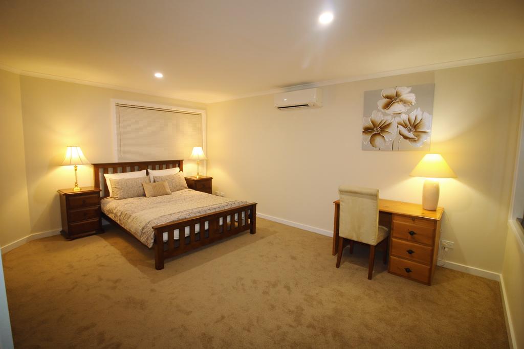 Silver House - Melbourne Airport Accommodation