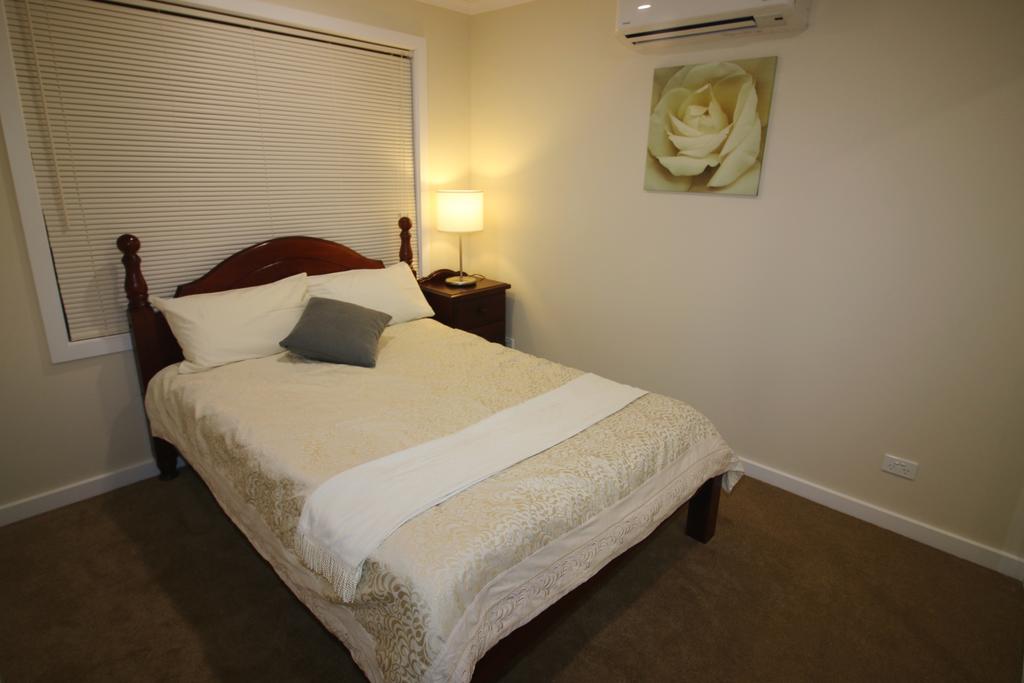 Silver House - Melbourne Airport Accommodation - thumb 2
