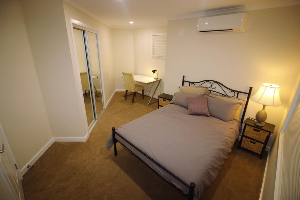 Silver House - Melbourne Airport Accommodation - thumb 1