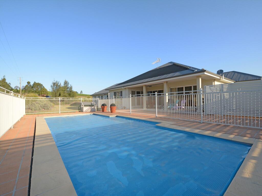 Silver Springs 6br Luxury Homestead With Wifi, Pool. Fireplace, Views, Olives And Space - thumb 0
