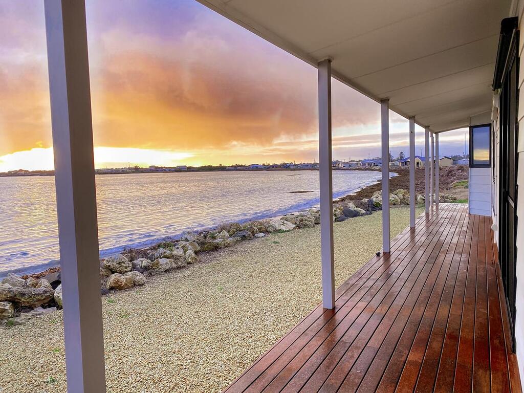 Smart Beach House  Pelican Point - New South Wales Tourism 