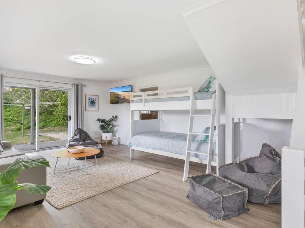 Sounds By The Sea - Open Plan Living, Metres To Beach - thumb 2