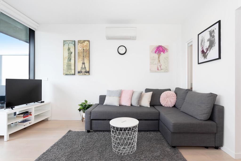 South Yarra City View Apartment With Car Park, Amazon Alexa, Spotify, Netflix, And WiFi - thumb 2