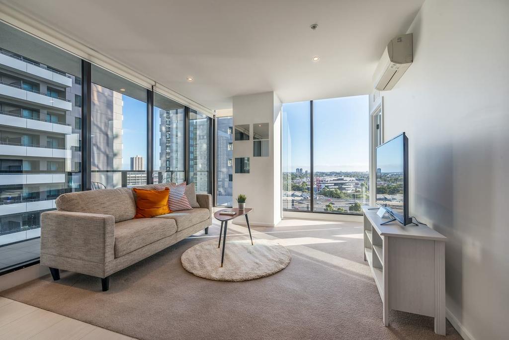 Southbank 2 Bed Apartment With View Next To Crown - thumb 1
