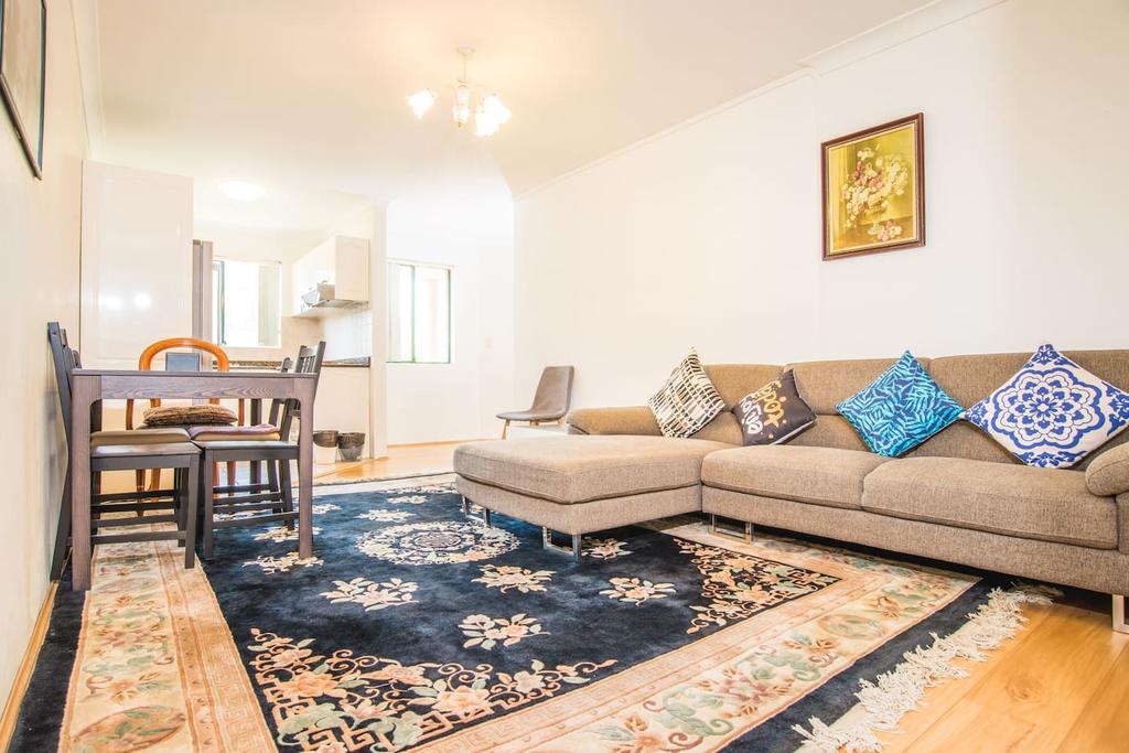 Spacious  Cozy APTHeart of Redfern Closes to CBD - Accommodation Airlie Beach
