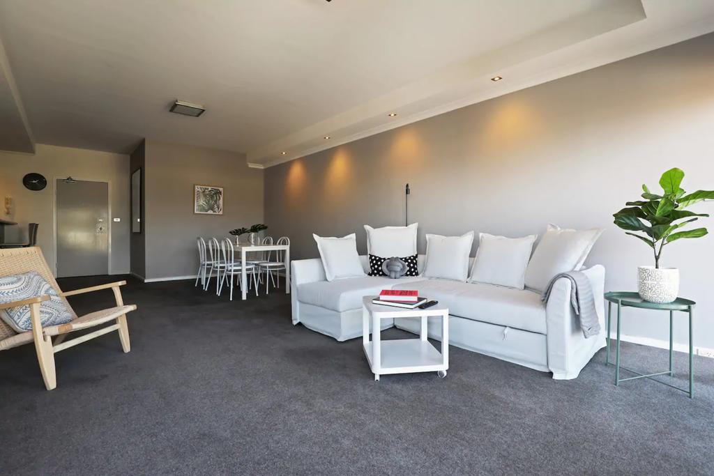 Spacious 2 Bedroom Apartment In Melbourne's Southbank - thumb 0