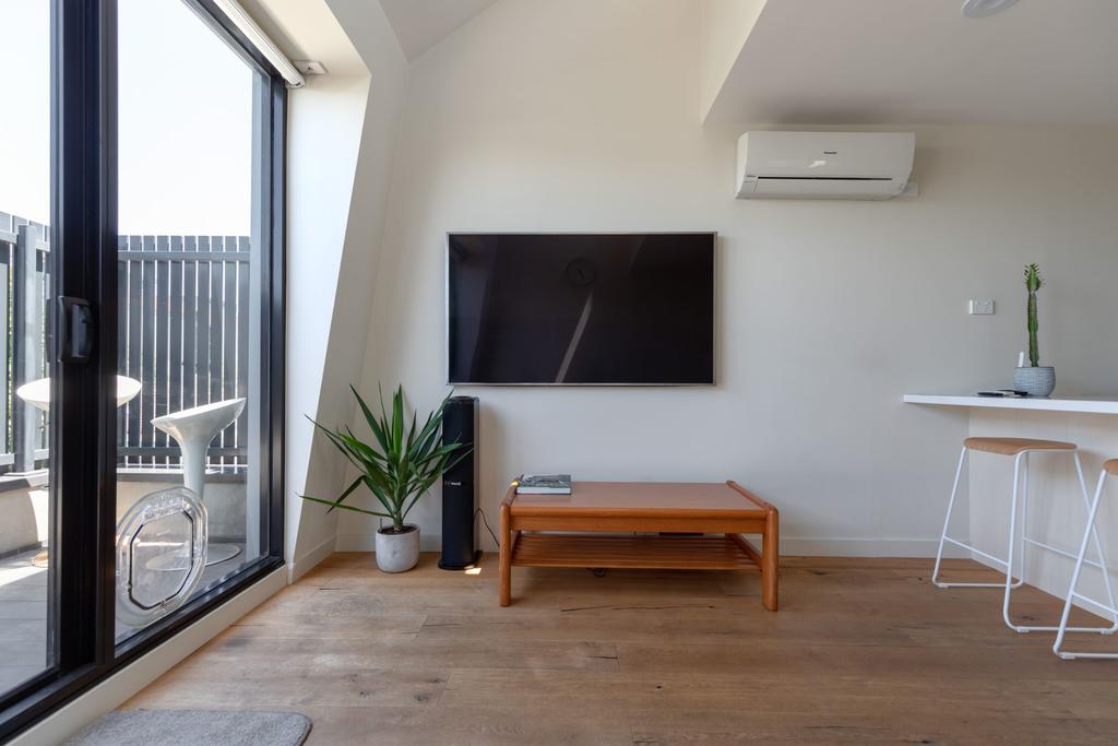 Spacious 2 Bedroom Inner City Townhouse With Private Rooftop - thumb 1