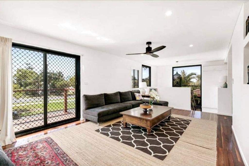 Spacious 2 Bedroom Townhouse In Southport - QLD Tourism 0