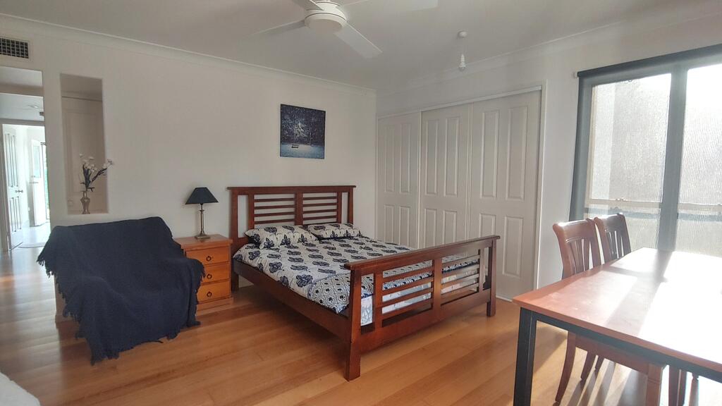 Spacious 2 Bedroom Unit, Private Bath, Kitchen, RV Parking On 5 Acres, 10 Min To Fraser Island Barge - thumb 1
