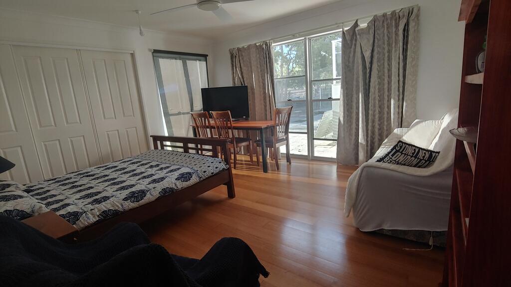 Spacious 2 Bedroom Unit, Private Bath, Kitchen, RV Parking On 5 Acres, 10 Min To Fraser Island Barge - thumb 3