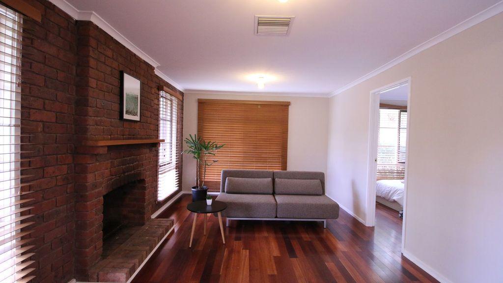 Spacious And Cozy Home Next To Glen Waverley - thumb 2