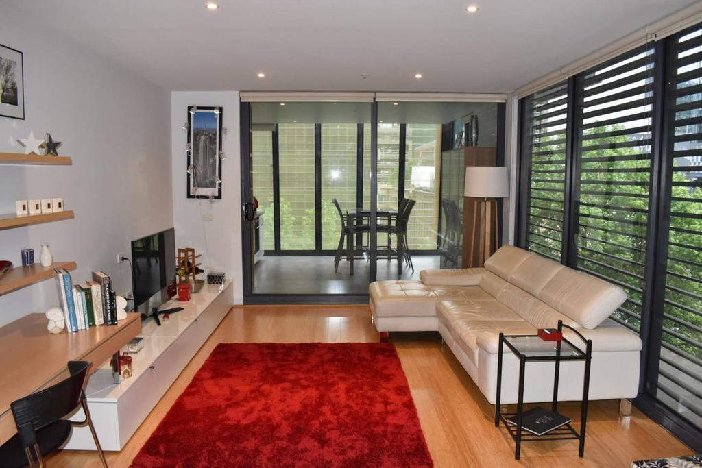 Spacious Apartment in the Heart of Melbourne's CBD