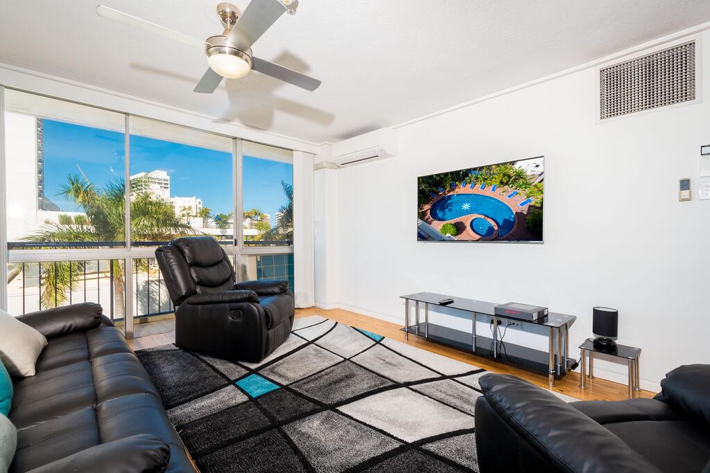 SPACIOUS RESORT STYLE APARTMENT And PARKING INC - Surfers Gold Coast 3