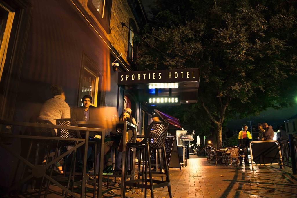 Sporties Hotel - Accommodation Fremantle 1