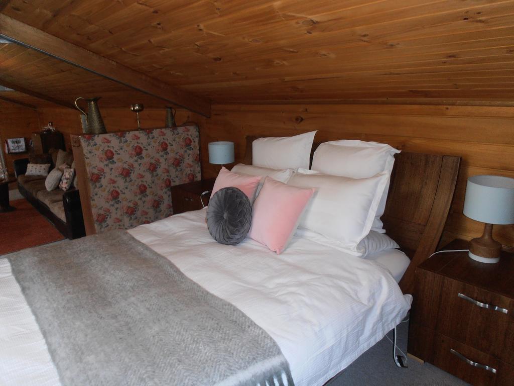 Springmead Rustic Cabin - Accommodation BNB