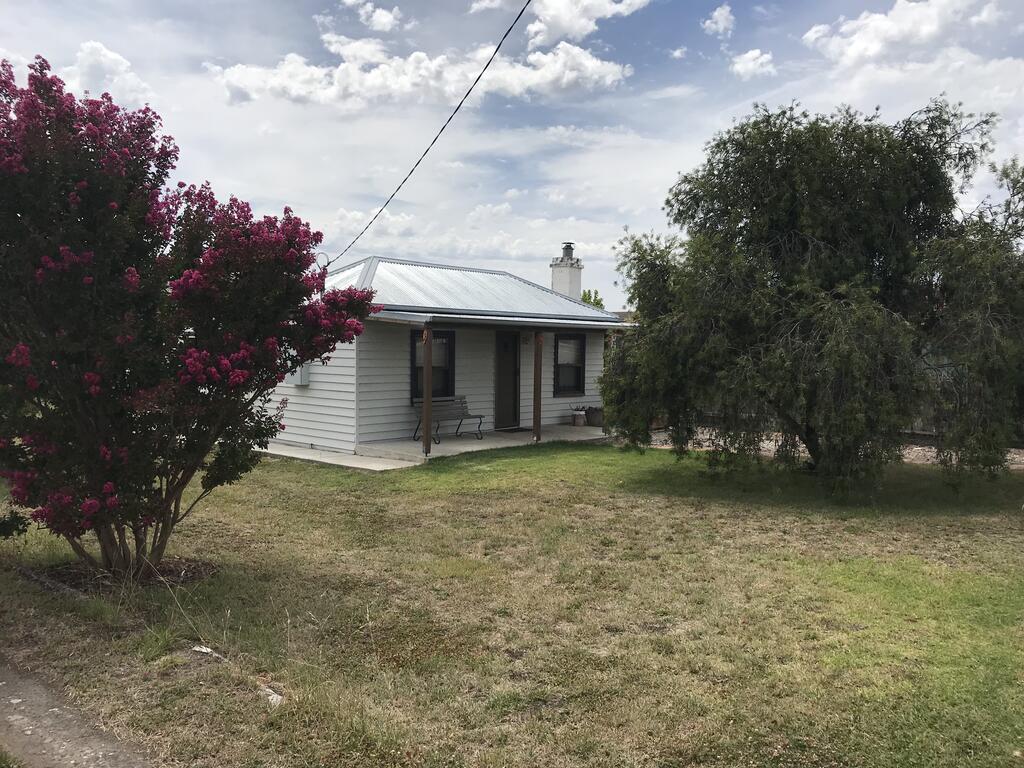 Stable Cottage - Accommodation Mermaid Beach 0