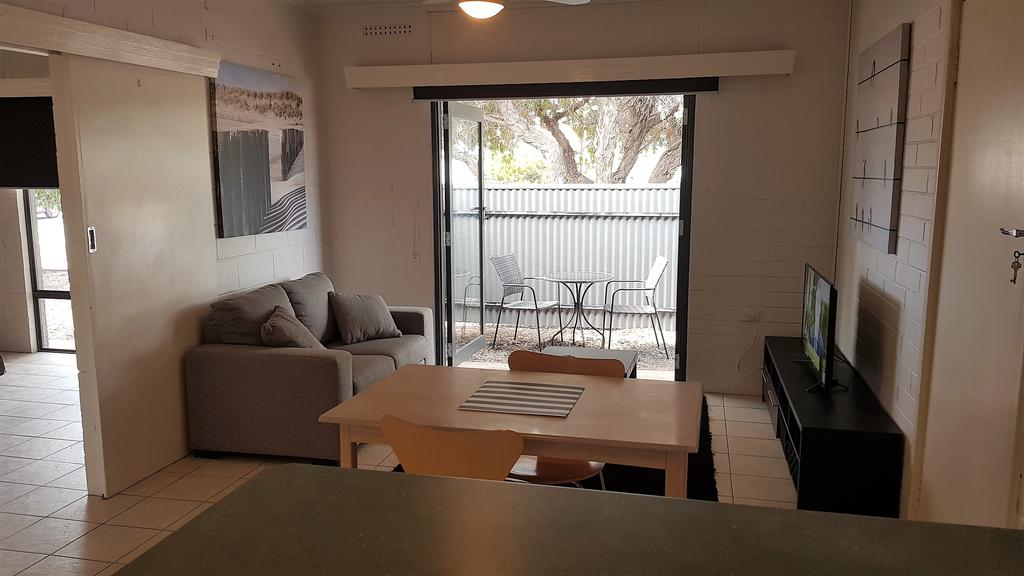 Stay Awhile In Port Pirie - Min Stay 4 Nights - Accommodation Main Beach 2