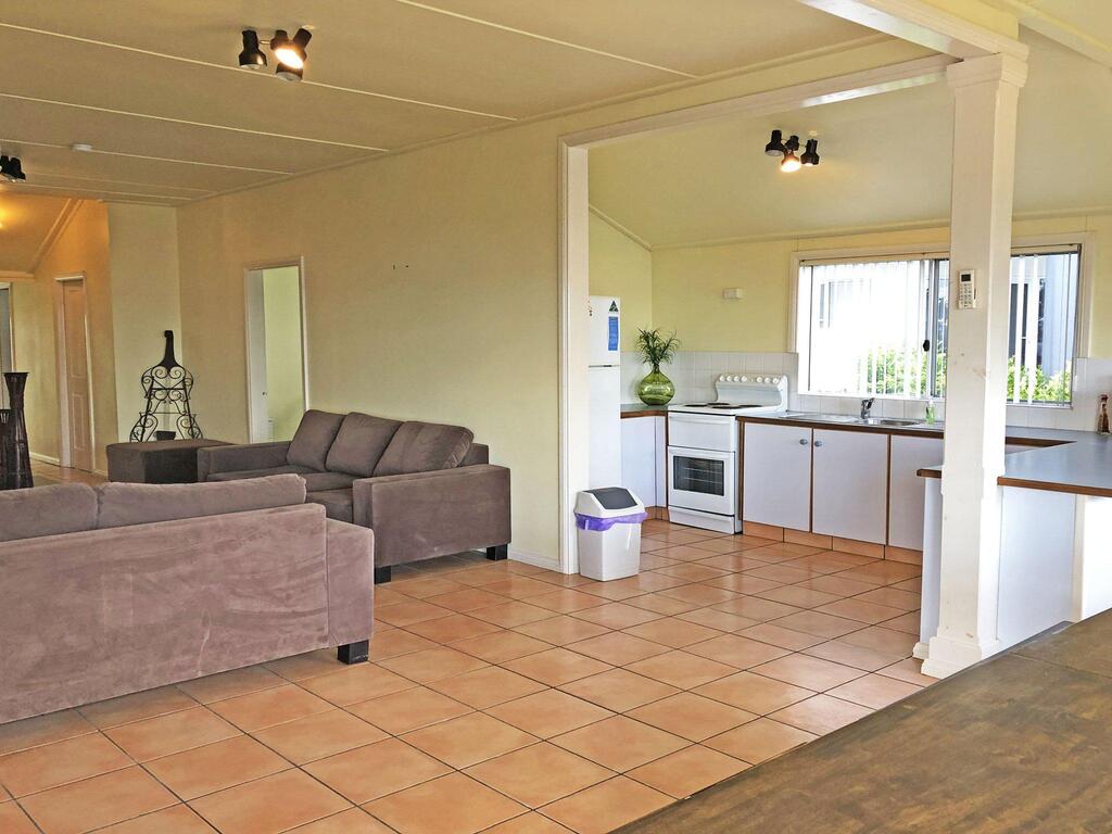 Stillwater', 25 Victoria Parade - Large Cottage Across From The Water Sleeping 13 - Accommodation Mermaid Beach 2