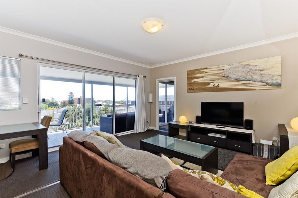 Stirling Apartments - The Penthouse - Accommodation Mermaid Beach 2