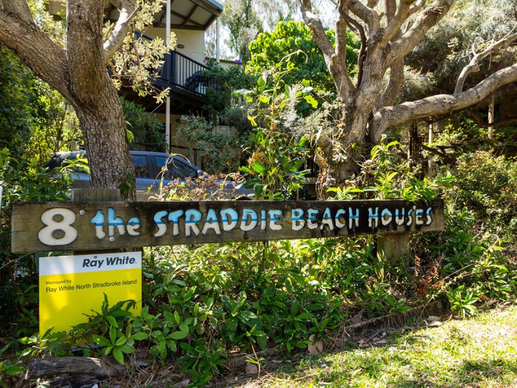 Straddie Beach House 3 - thumb 1