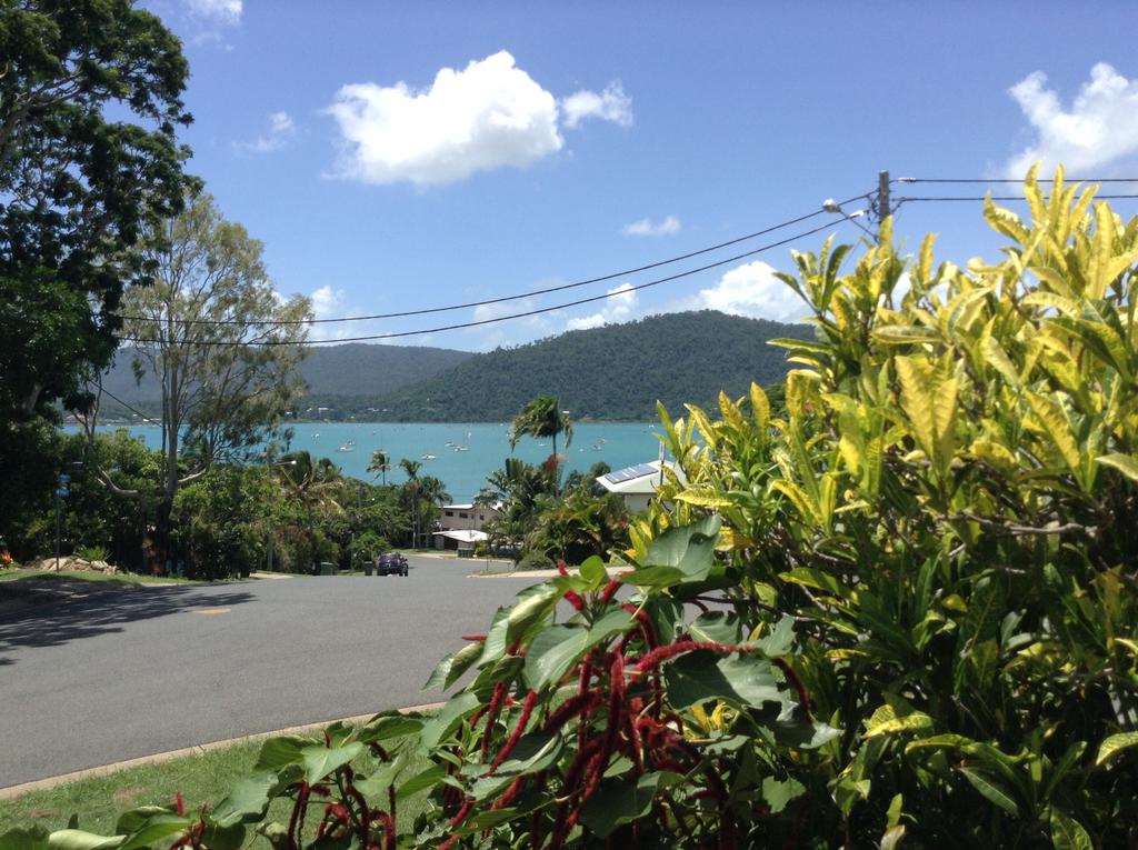 Studio Apartment With Seaview - Accommodation Airlie Beach 1