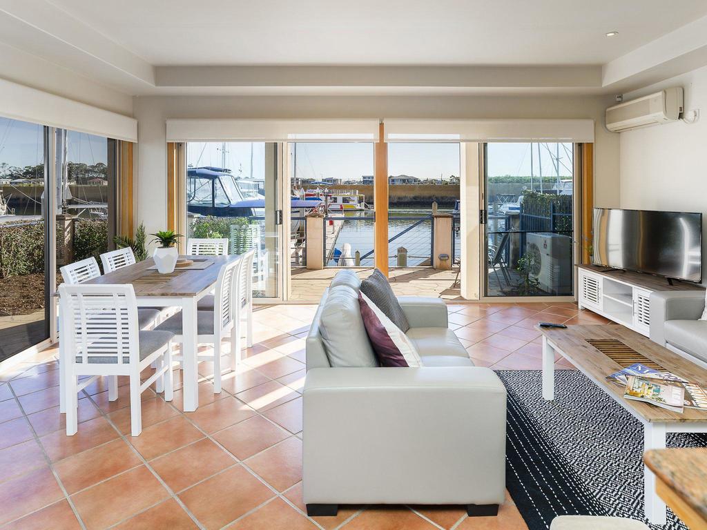 Stunning 3 Bedroom Villa At Hope Harbour Marina - thumb 0