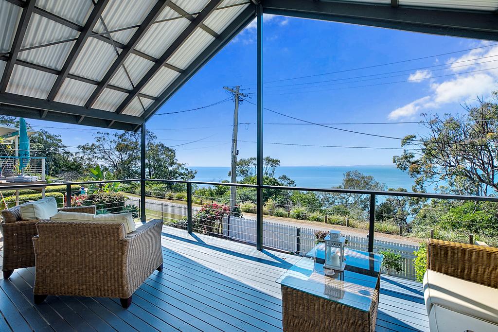 Stunning Family Escape On The Point With Bay Views - thumb 3
