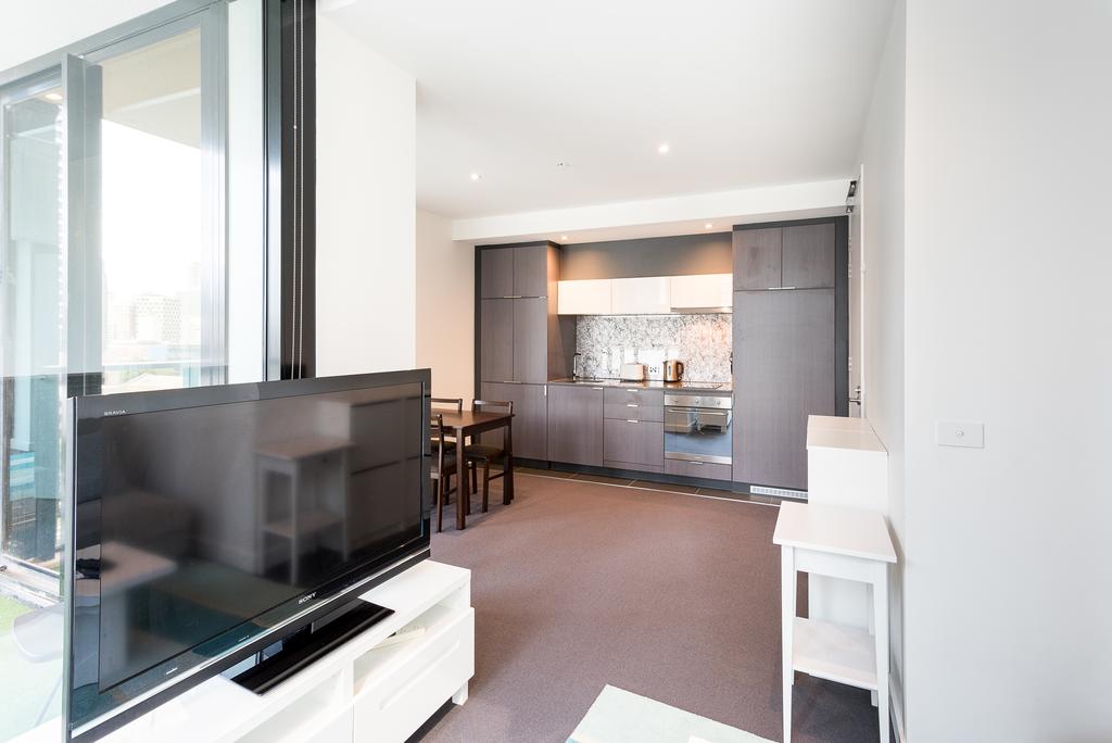 Stylish 1BR Apartment In Southbank - thumb 2
