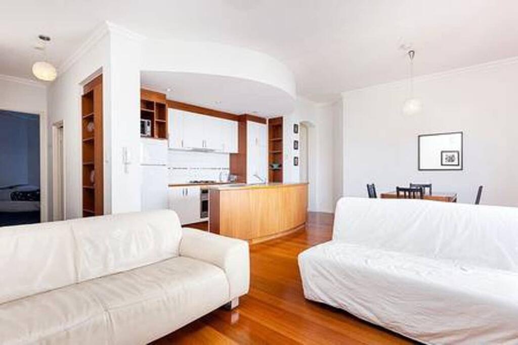 Stylish 2 Bedroom Apartment In The City - thumb 2