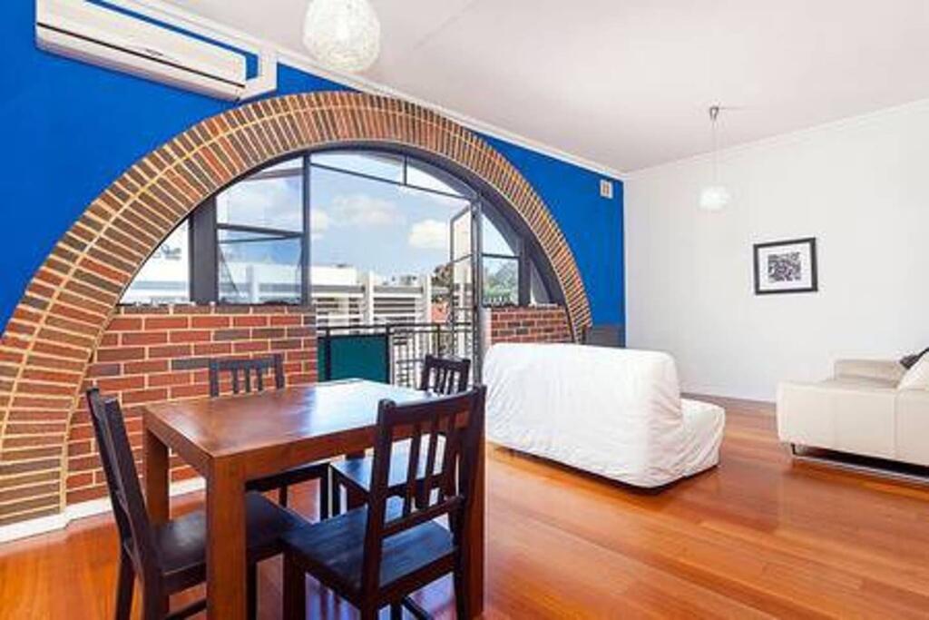 Stylish 2 Bedroom Apartment In The City - thumb 0