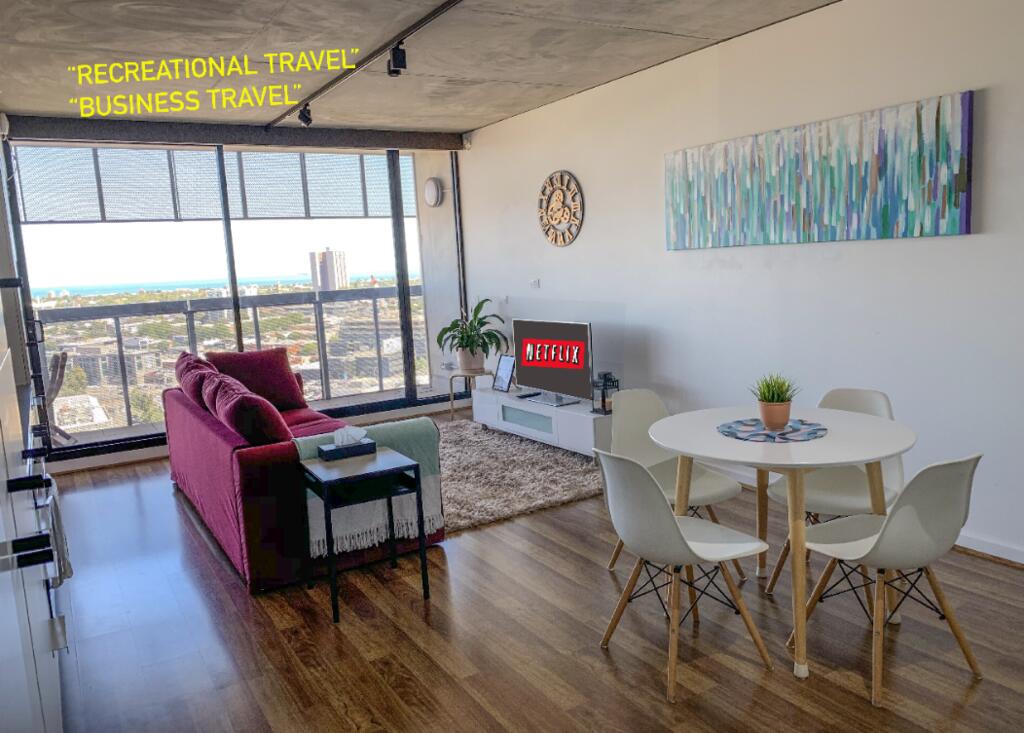 Stylish 2BR 2BT Apt With Bay Views, Secure Parking, Netflix, Gym Pool And Wine - thumb 0