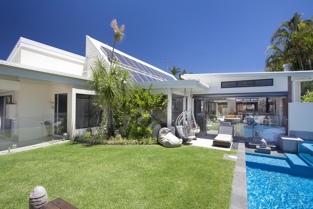 Stylish Luxury Home To Fit The Whole Family - Accommodation Noosa 3