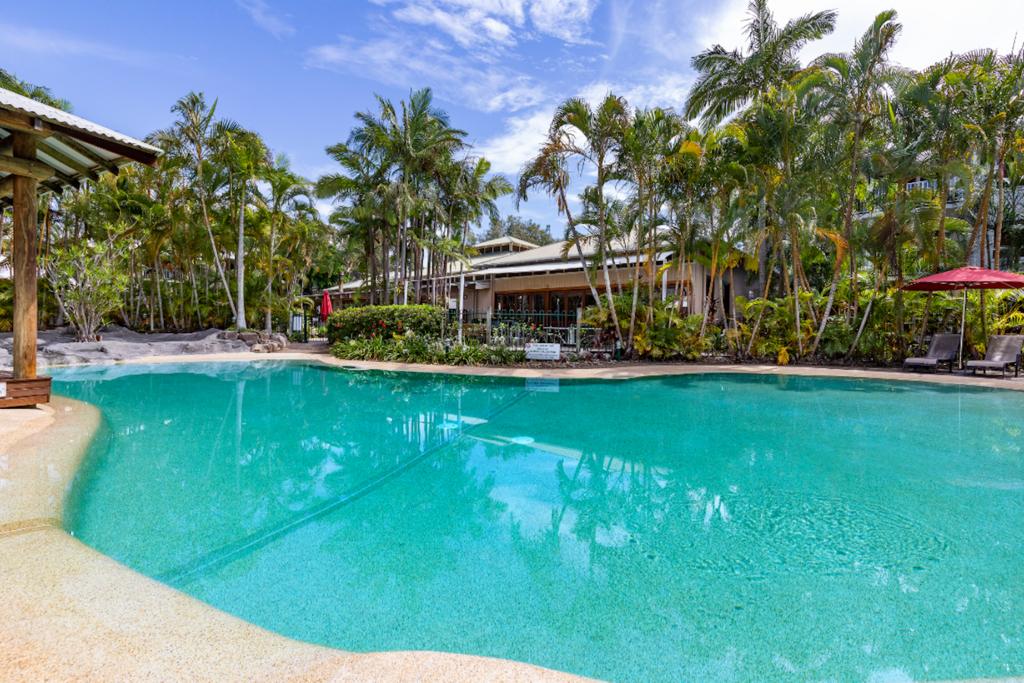 Stylish Tropical Oasis Apartment With Hot Tub And Four Pools - thumb 1