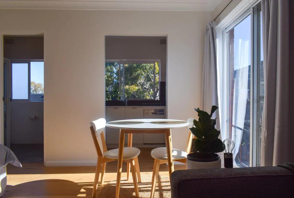 Sun-Drenched 1 Bed Studio Apt Newtown Parking - Accommodation BNB