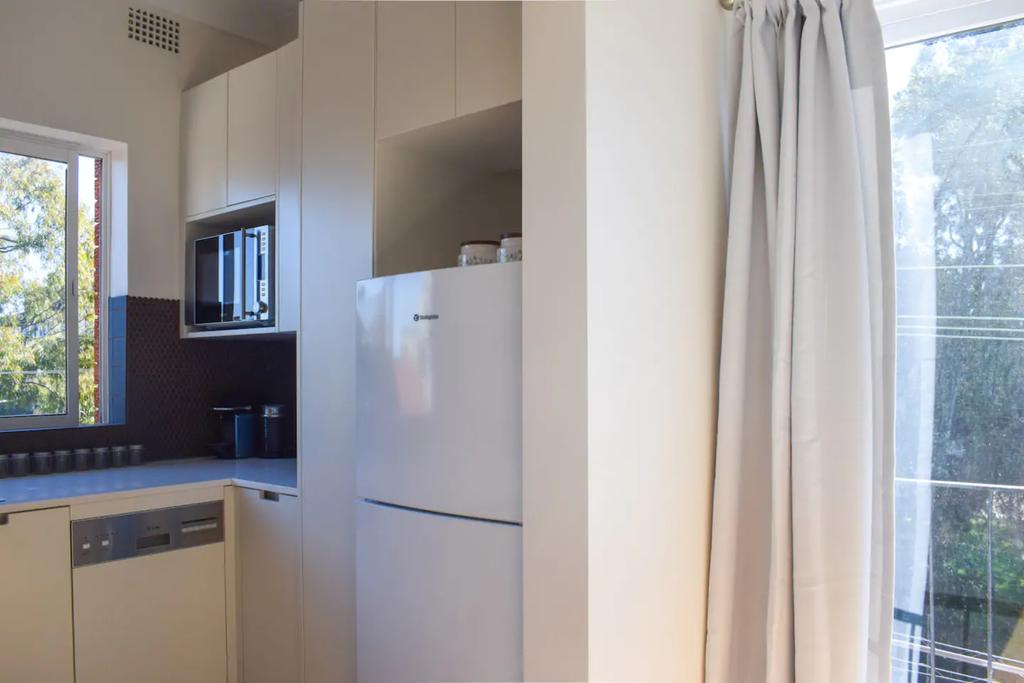 Sun-Drenched 1 Bed Studio Apt Newtown Parking - New South Wales Tourism  1