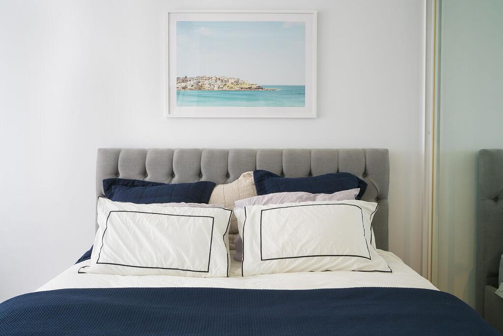 Sunlit 1 Bedroom Apartment Right At Bondi Beach - thumb 1