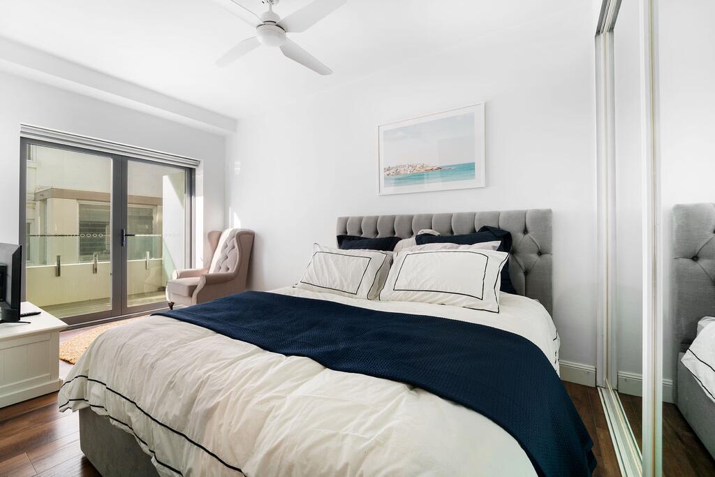 Sunlit 1 Bedroom Apartment Right At Bondi Beach - thumb 3