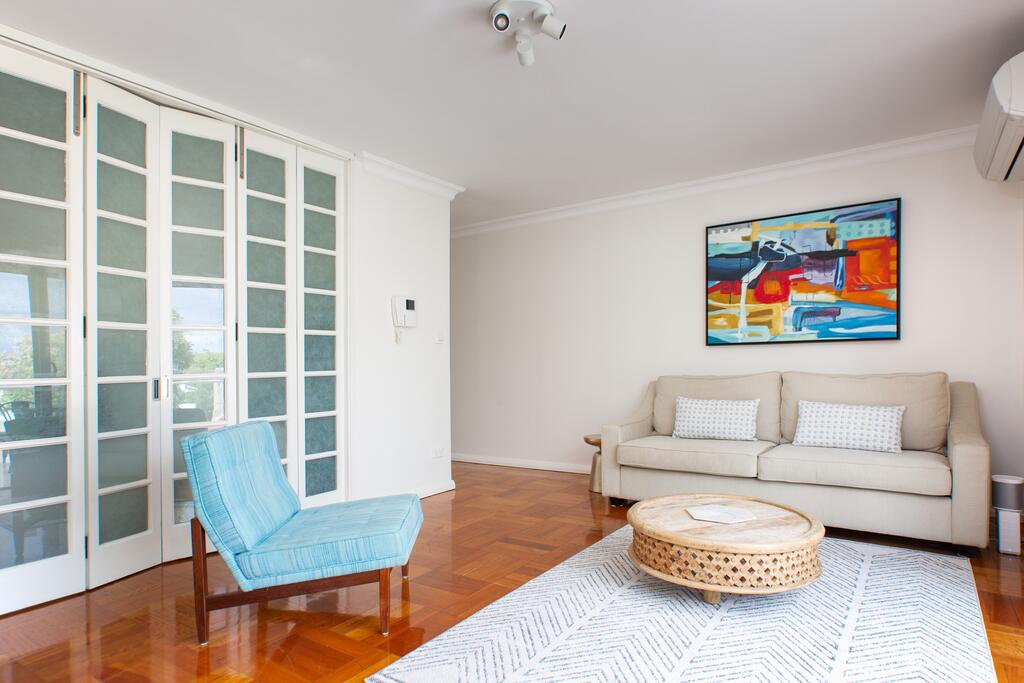 Sunlit Bondi Beach Apartment With Balcony, Parking - thumb 3