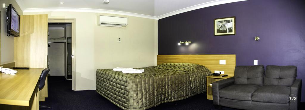 SunPalms Motel - Accommodation Rockhampton 2