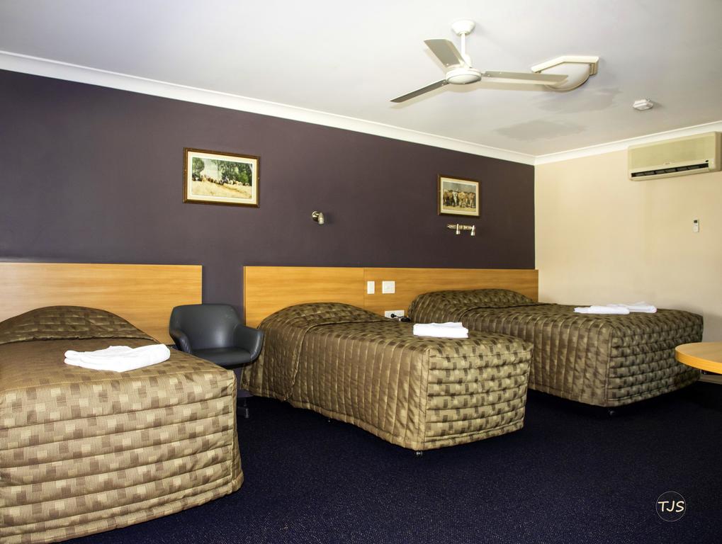 SunPalms Motel - Accommodation Rockhampton 3